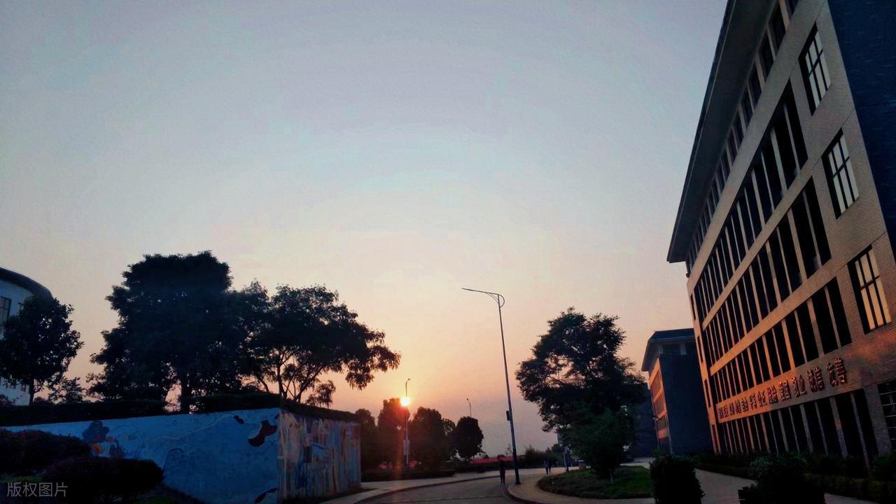 黎明职业大学录取分数线_黎明职业大学介绍与报考指南_2026年江汉大学专科录取分数线（2026各省份录取分数线及位次排名）