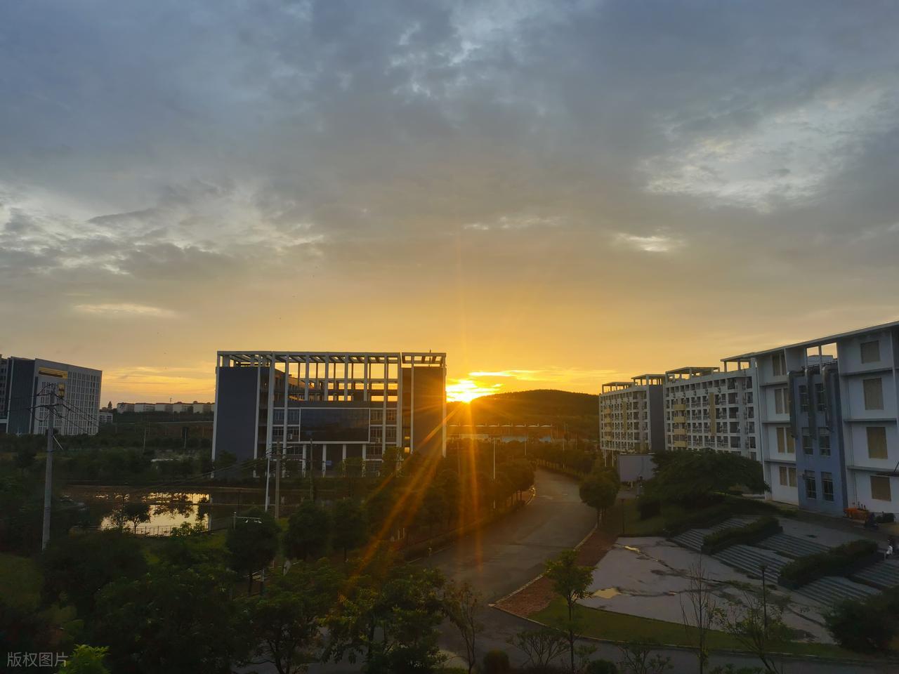 黎明职业大学录取分数线_2026年江汉大学专科录取分数线（2026各省份录取分数线及位次排名）_黎明职业大学介绍与报考指南