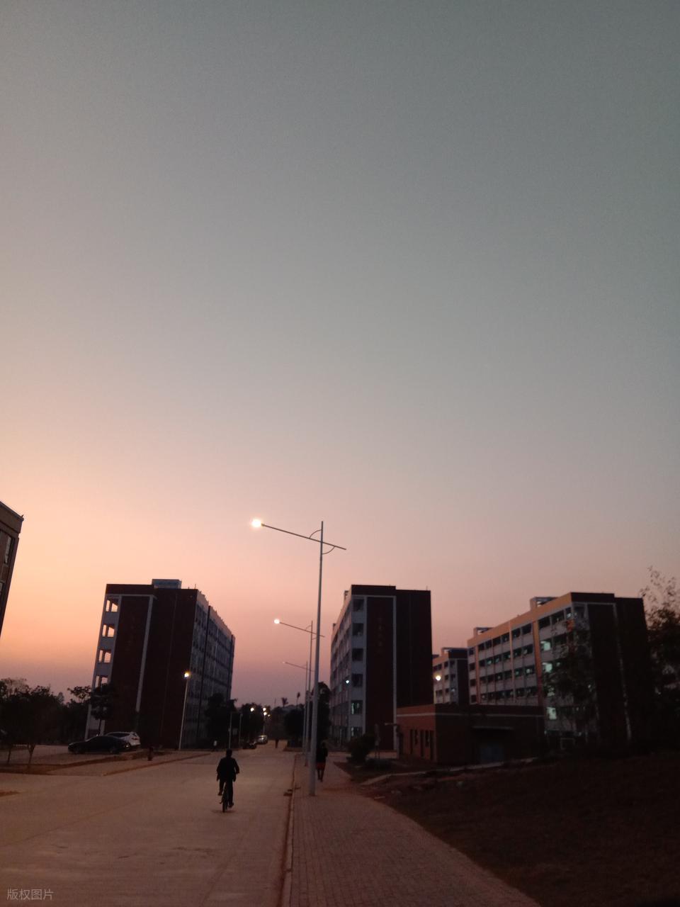 黎明职业大学录取分数线_黎明职业大学介绍与报考指南_2026年江汉大学专科录取分数线（2026各省份录取分数线及位次排名）