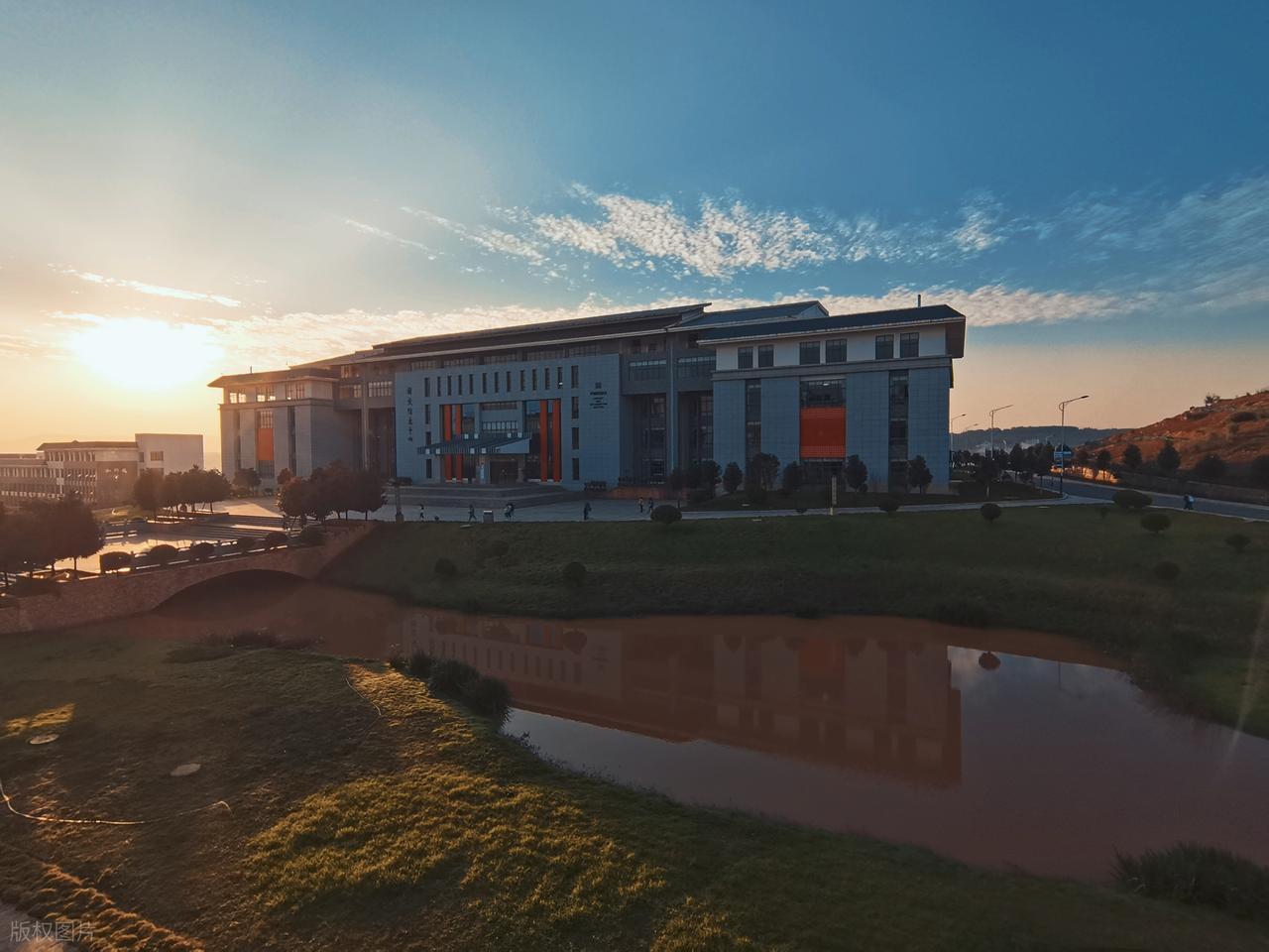 2026年江汉大学专科录取分数线（2026各省份录取分数线及位次排名）_黎明职业大学介绍与报考指南_黎明职业大学录取分数线
