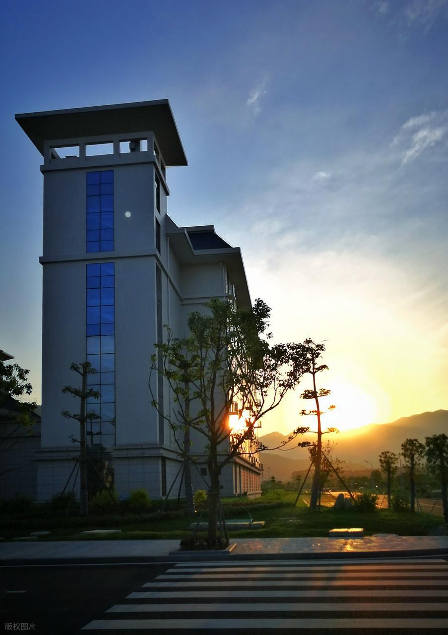 黎明职业大学介绍与报考指南_黎明职业大学录取分数线_2026年江汉大学专科录取分数线（2026各省份录取分数线及位次排名）