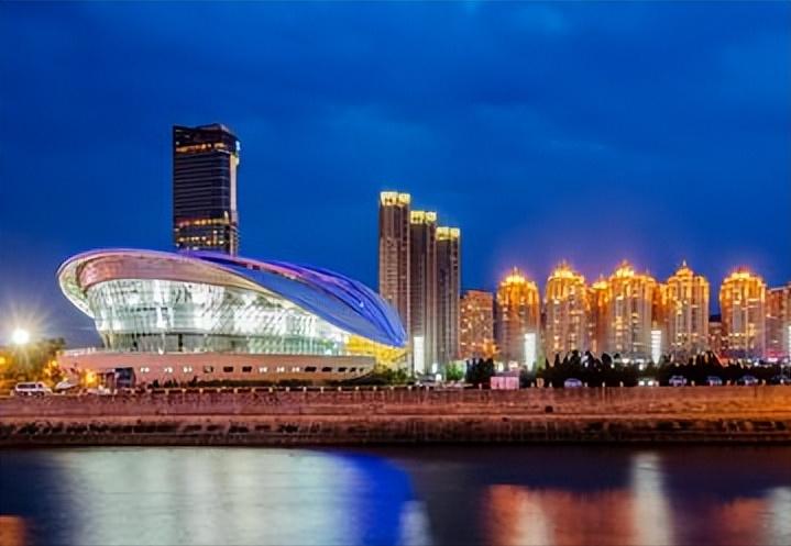 大连星海广场浪漫氛围_大连景点排行榜_大连旅顺口百年茶馆历史故事