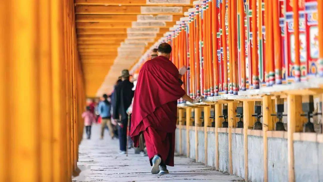 旅行高级有质感的句子_旅行朋友圈配文鸡汤_旅行在路上50句朋友圈文案